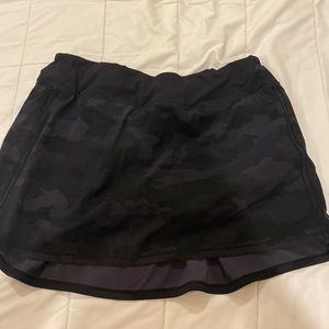 LULULEMON pace rival camo black skort, size 12 tall